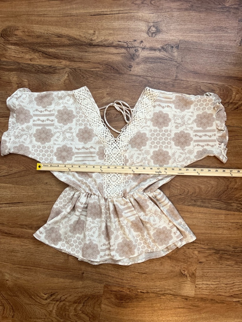 Daytrip Buckle Ivory Tan Boho Lace Peplum Top XS Buckle Floral Medallion Blouse - Picture 11 of 13